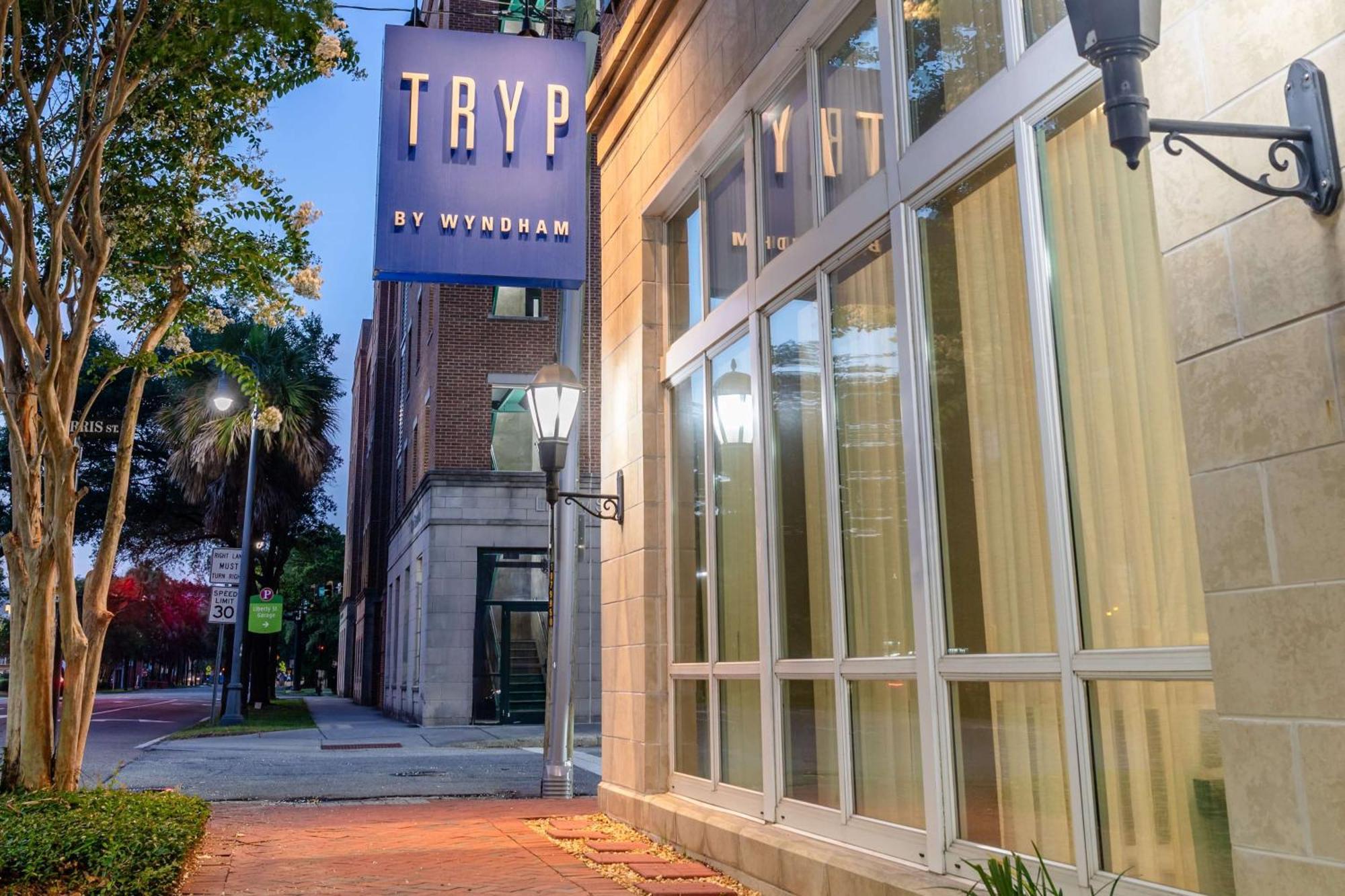Tryp By Wyndham Савана Екстериор снимка